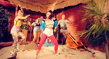 clip xxx vn H hitney bàn giao cho Kẻ thái sex dong vat Nhân Cách Michael Vegas.